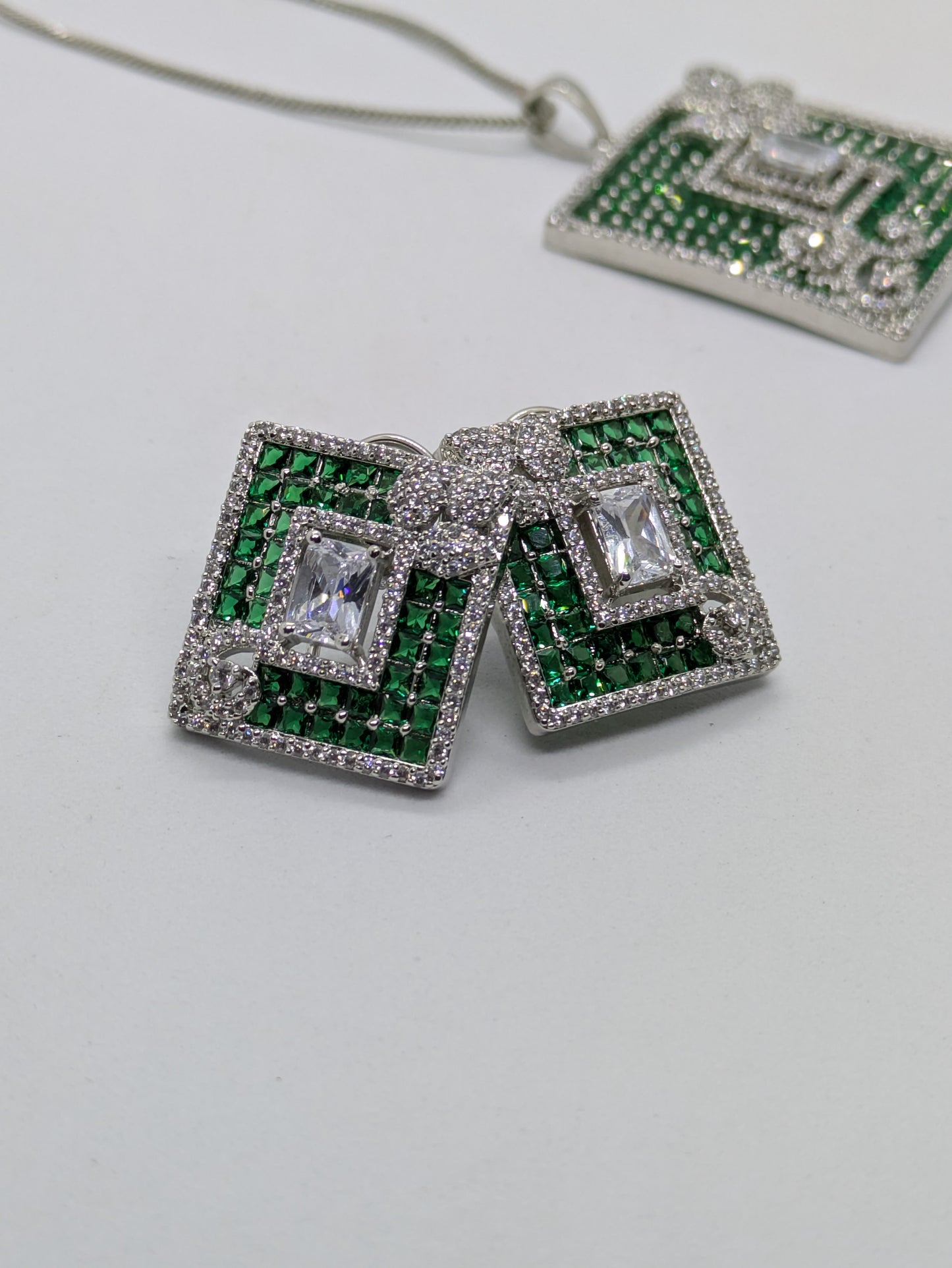 Emerald Radiance Pendant Set