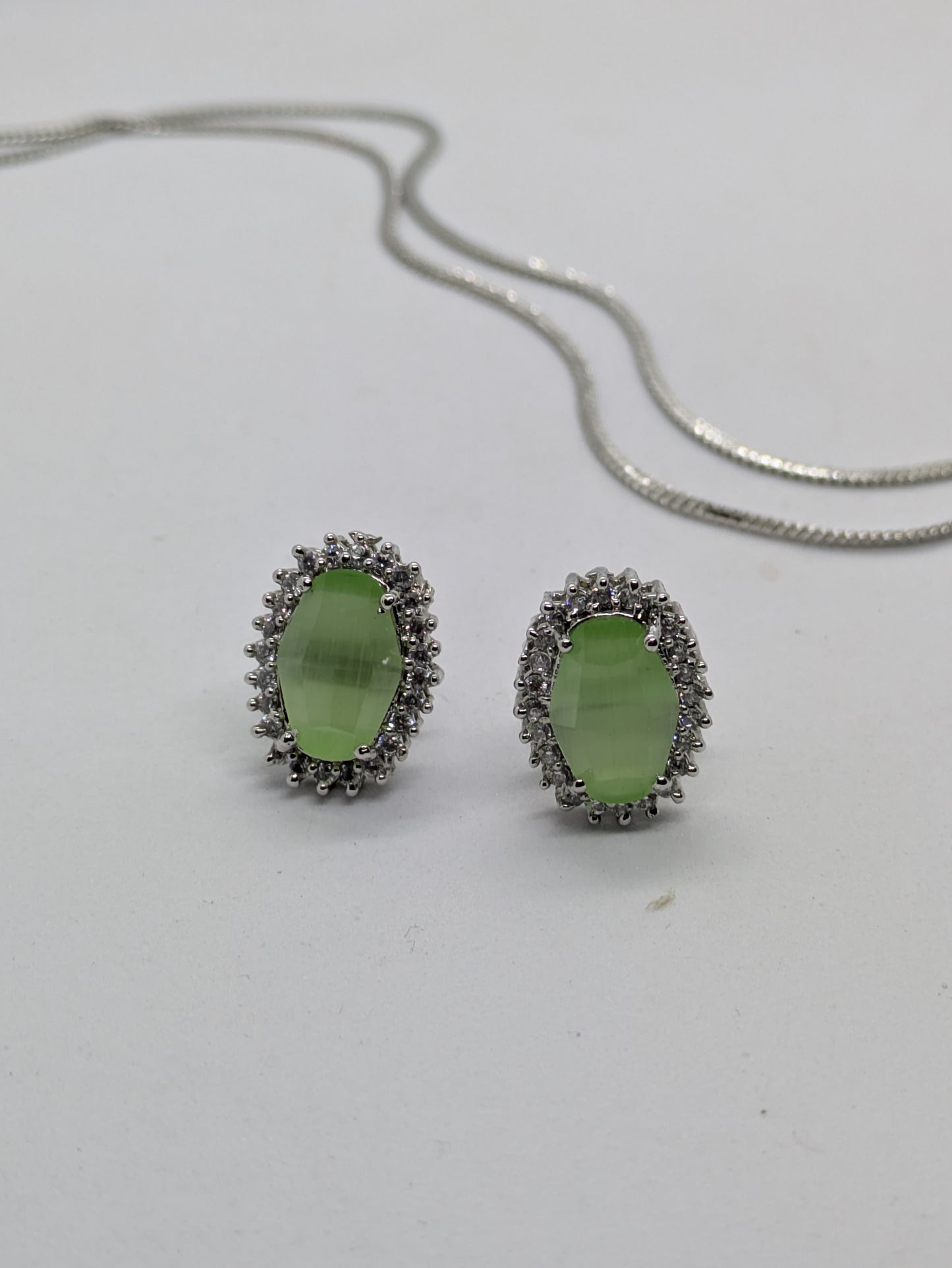 Emerald Glow Pendant Set